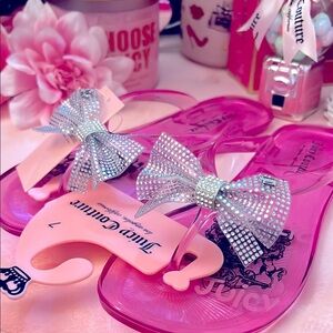 🩷🍒Juicy Couture pink jelly bling bow flip flops